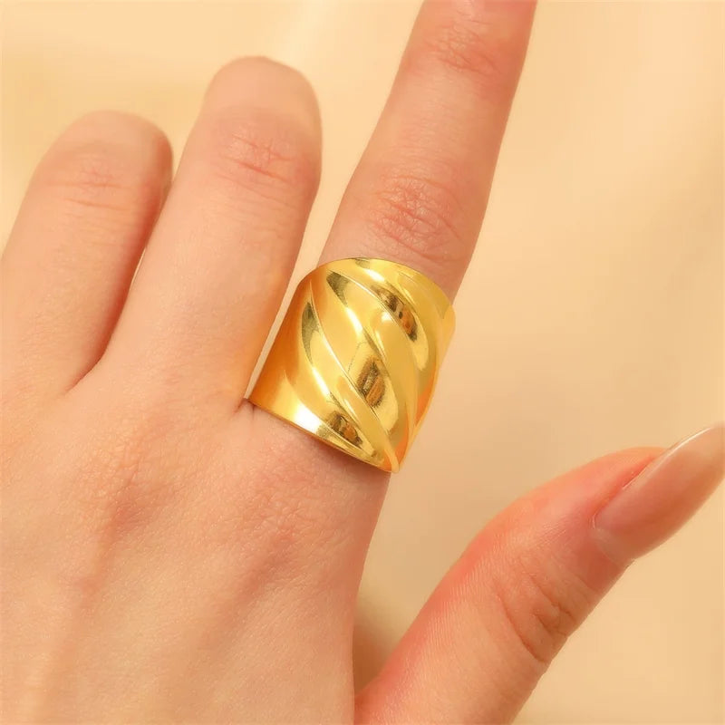 1007 Gold Dragonfly Ring