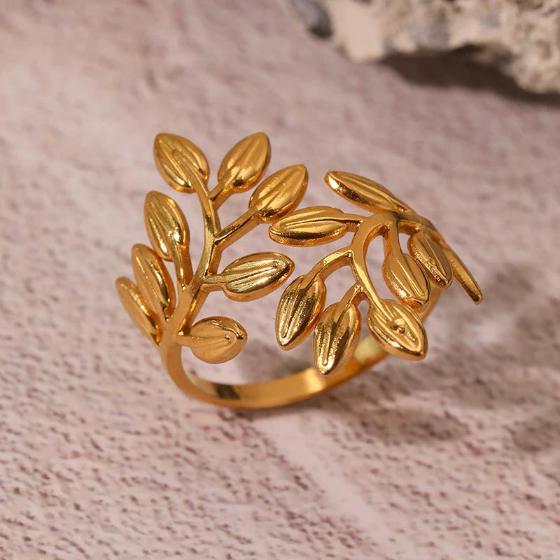1007 Gold Leaf Heart Ring