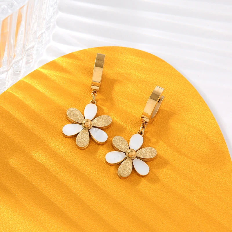 1007 White Stone Shell Earrings