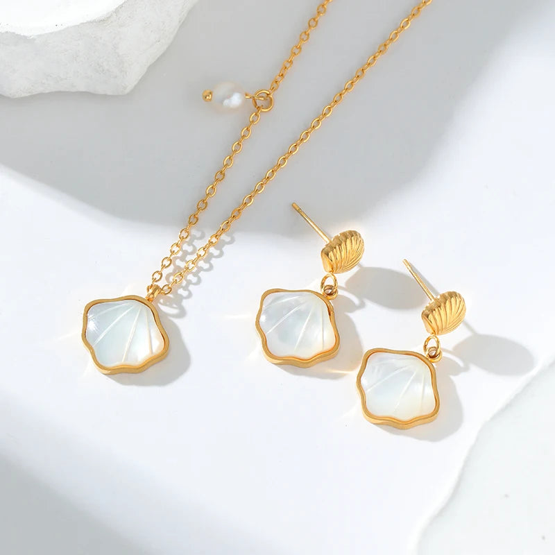1007 White Stone Shell Earrings