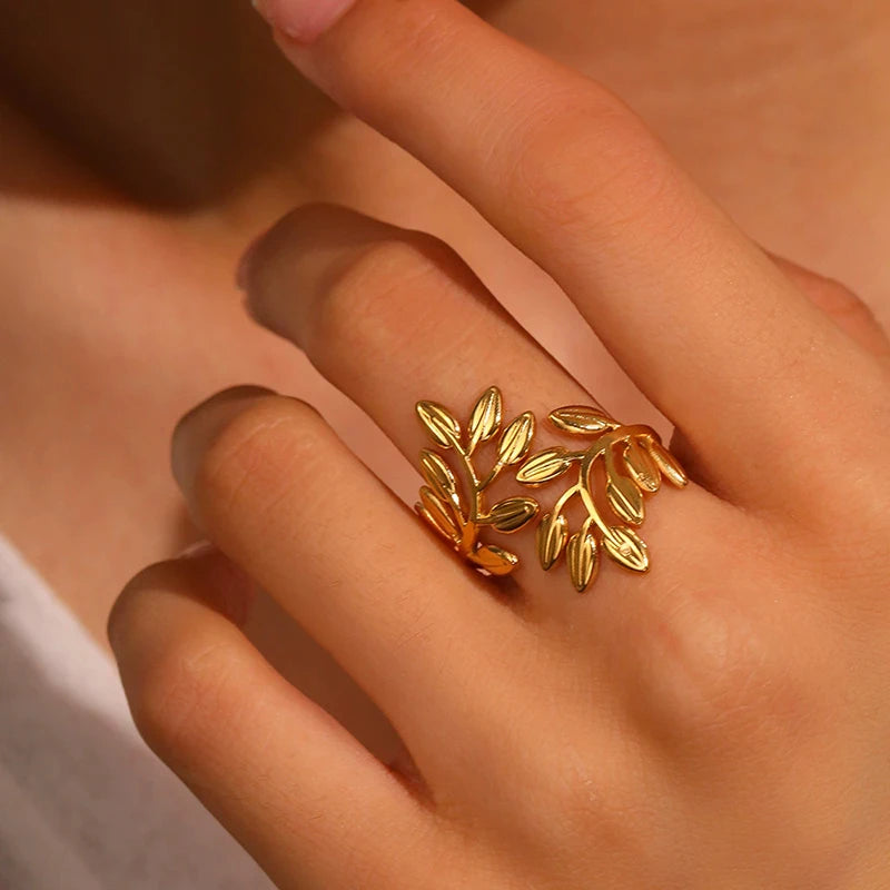 1007 Gold Leaf Heart Ring