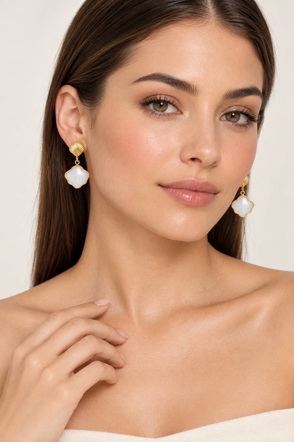 1007 White Stone Shell Earrings